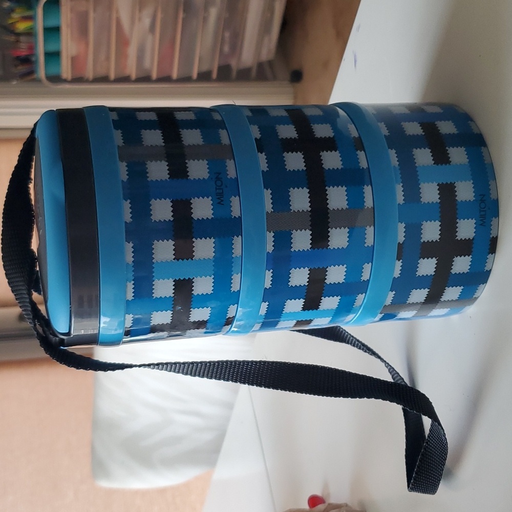 Insulated lunch box/bento box